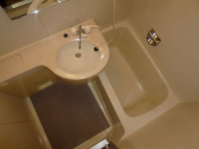 バス・シャワールーム　シンプルで機能的なユニットバスです！