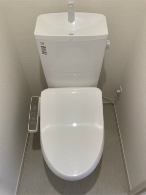 トイレ　嬉しい温水洗浄便座付き♪