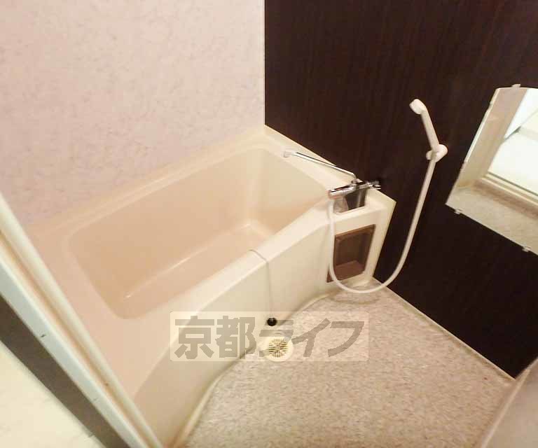 バス・シャワールーム　バスルームです