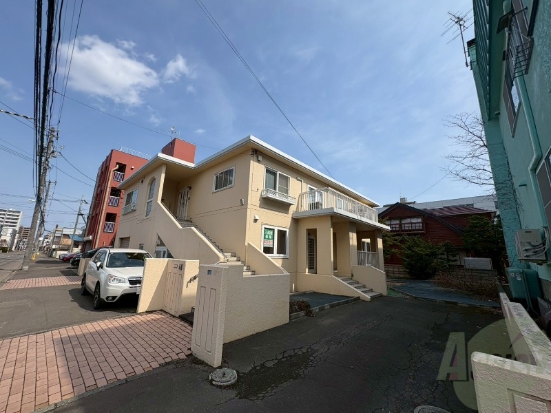 建物外観　札幌市中央区南１５条「　南１５条西１３丁目貸戸建」