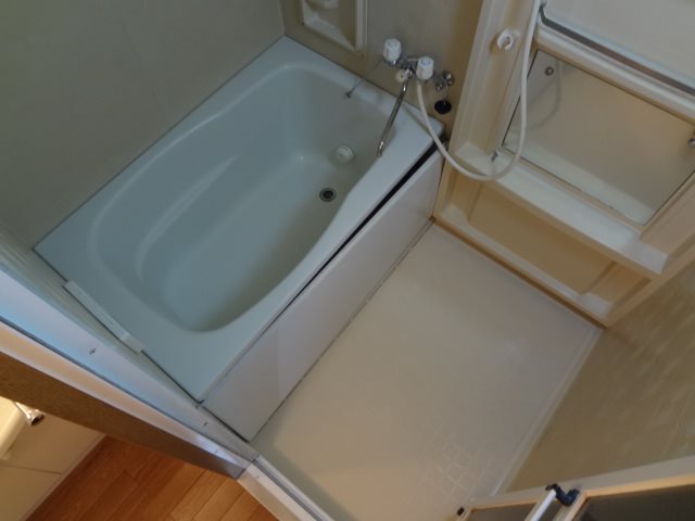 バス・シャワールーム　※同タイプの他のお部屋です