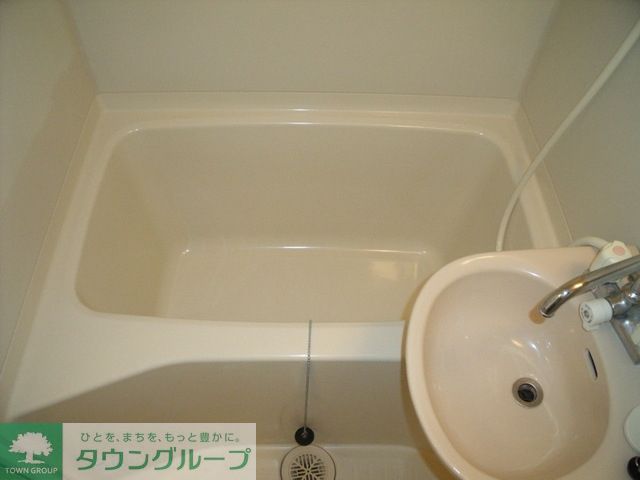 バス・シャワールーム　ゆとりのあるお風呂です