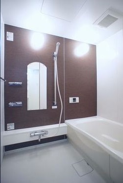 バス・シャワールーム　追い焚き給湯付きのバスルーム