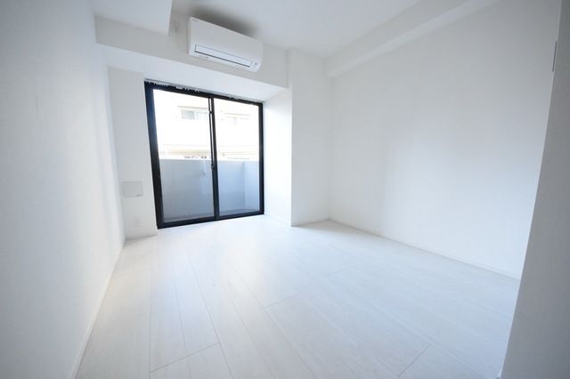 居室・リビング　白が基調の明るいお部屋です