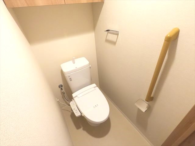 トイレ　ウォシュレット付き