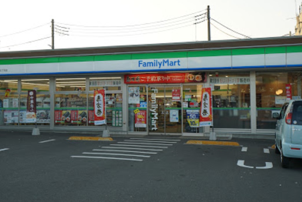 コンビニ　ファミリーマート 橋本五丁目店（コンビニ）まで180m