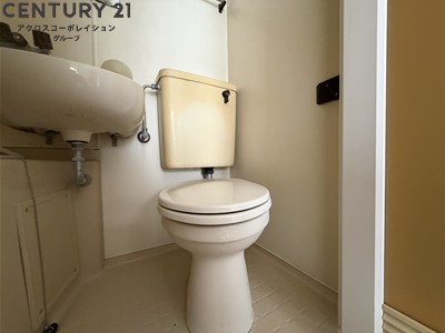 トイレ　トイレ内に手洗い用の洗面台あり