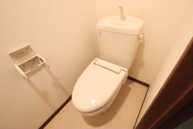 トイレ　※別室の参考写真の為、現況優先です。