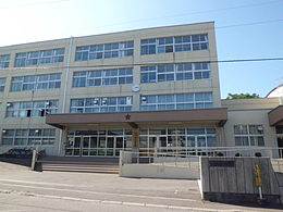 中学校　札幌市立琴似中学校（中学校）まで1416m