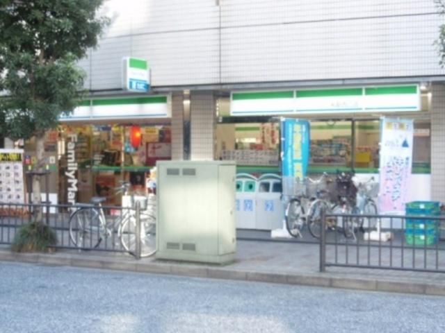 コンビニ　ファミリーマート（コンビニ）まで110m
