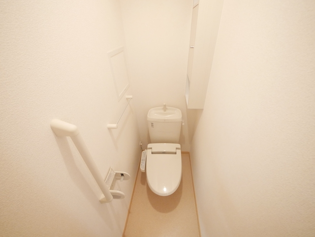 トイレ　★収納棚付きのトイレです★