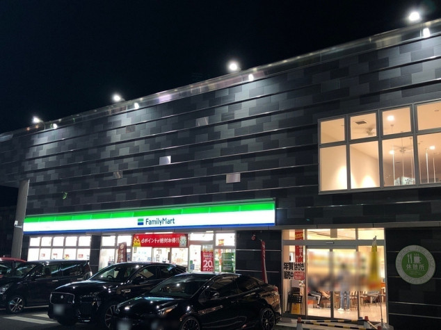 コンビニ　ファミリーマート　マルハチ大安寺店（コンビニ）まで689m