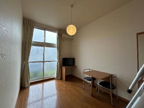 レオパレスサニーホームズの居間写真