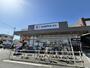ドラックストア　ココカラファイン岸和田磯上店（ドラッグストア）まで369m