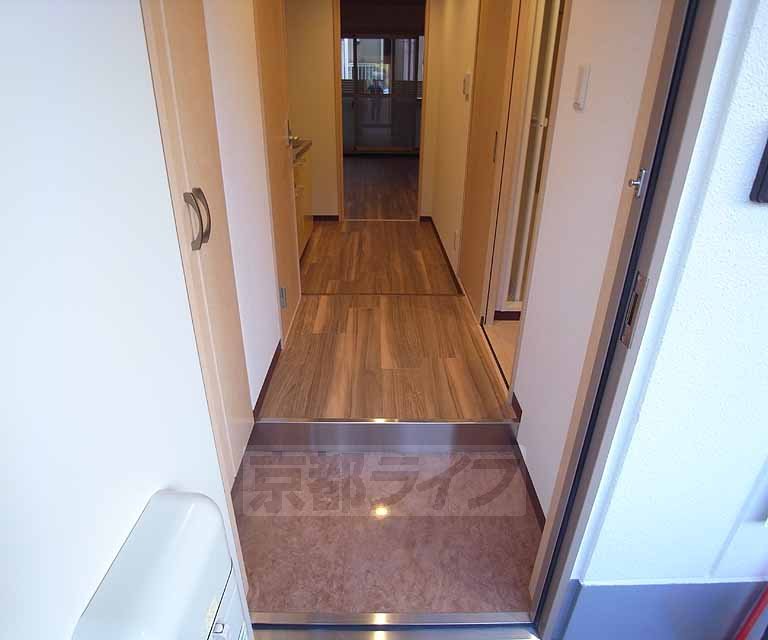 玄関　玄関部分からお部屋に向けて。