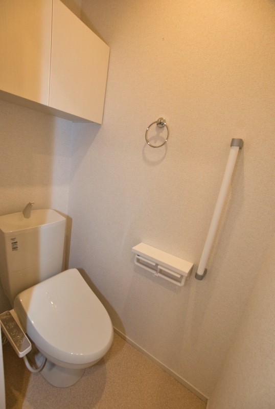 ヴィラ 南浅間 2階の物件のトイレ写真