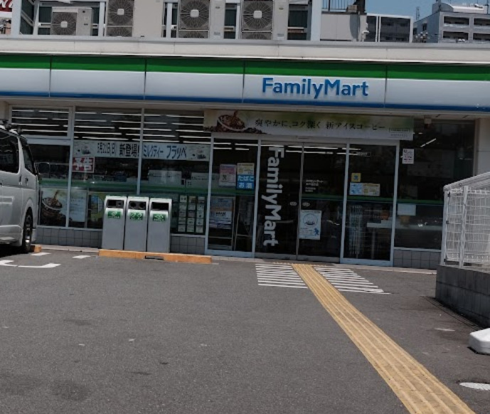 コンビニ　ファミリーマート 神戸湊町店1（コンビニ）まで182m