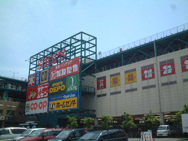 ショッピングセンター　SHOPS（ショッピングセンター）まで719m