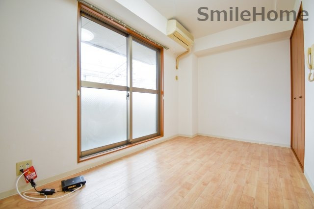 居室・リビング　エアコン付きのお部屋です
