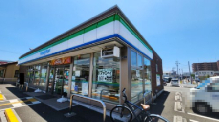 コンビニ　ファミリーマート 高知御座店（コンビニ）まで185m