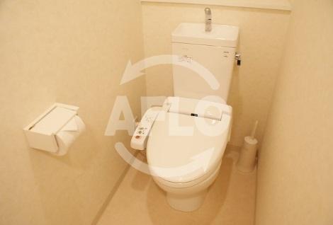 トイレ　フィオレ立売堀　温水暖房便座
