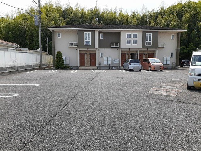 駐車場　駐車場に車を止められます