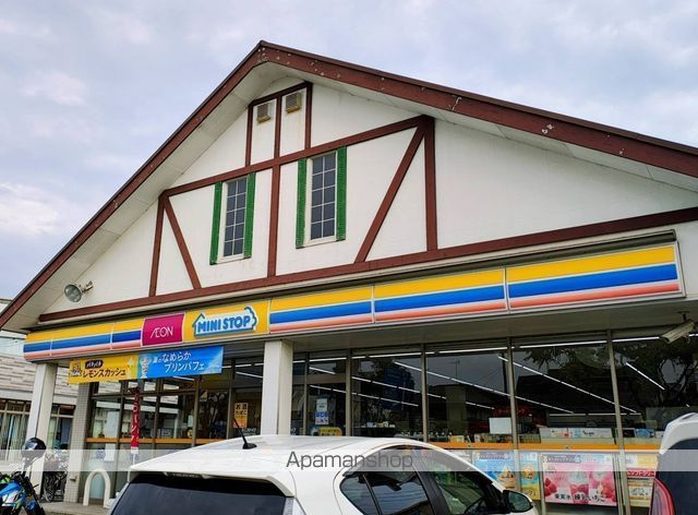 コンビニ　ミニストップ福岡愛宕４丁目店（コンビニ）まで225m