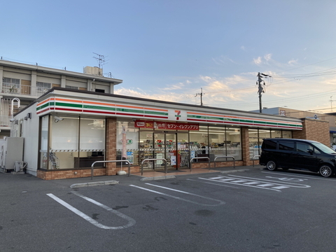コンビニ　セブンイレブン 奈良法蓮町店（コンビニ）まで371m