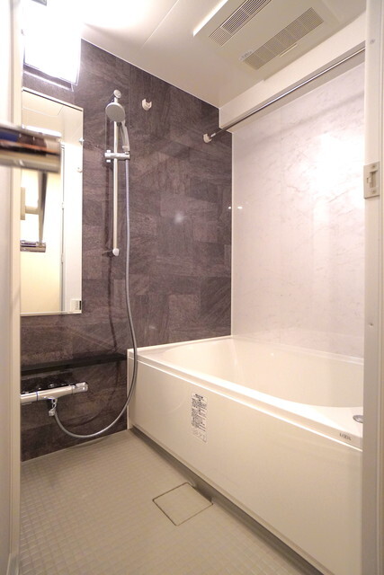 バス・シャワールーム　※写真は同タイプ住戸です。