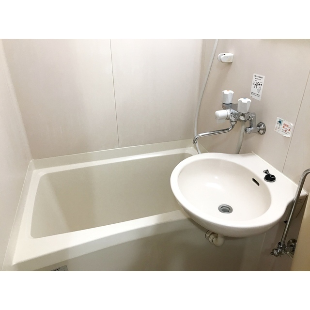 バス・シャワールーム　同タイプ・別部屋画像