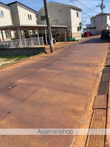 その他　前面道路（その他）まで0m