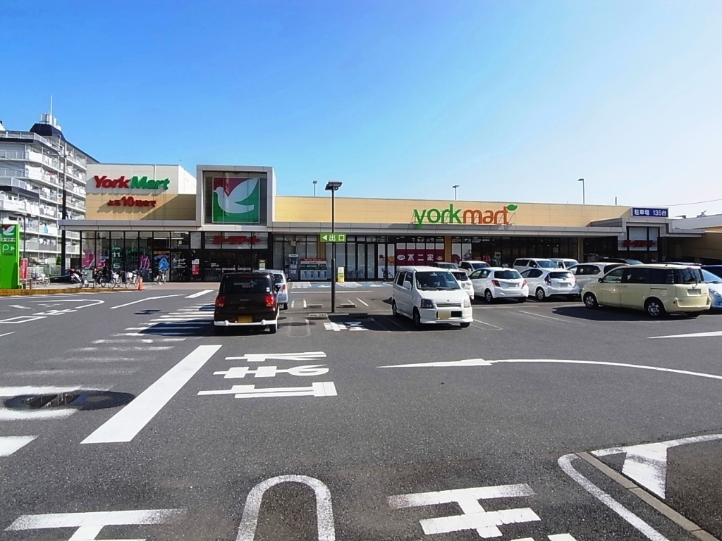 スーパー　ヨークマート 六高台店（スーパー）まで585m