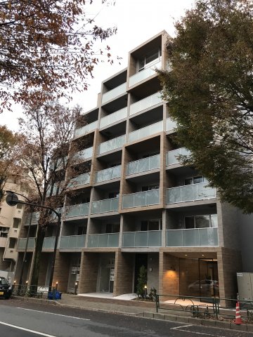 建物外観　鉄筋コンクリート造のがっちりとした建物。