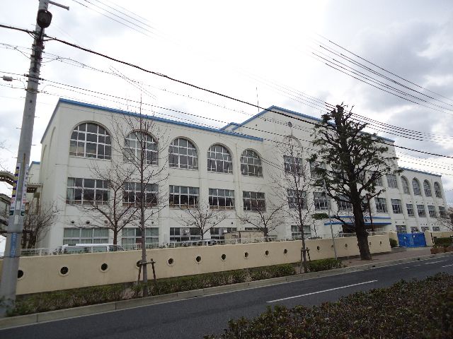 小学校　神戸市立本山第二小学校（小学校）まで263m