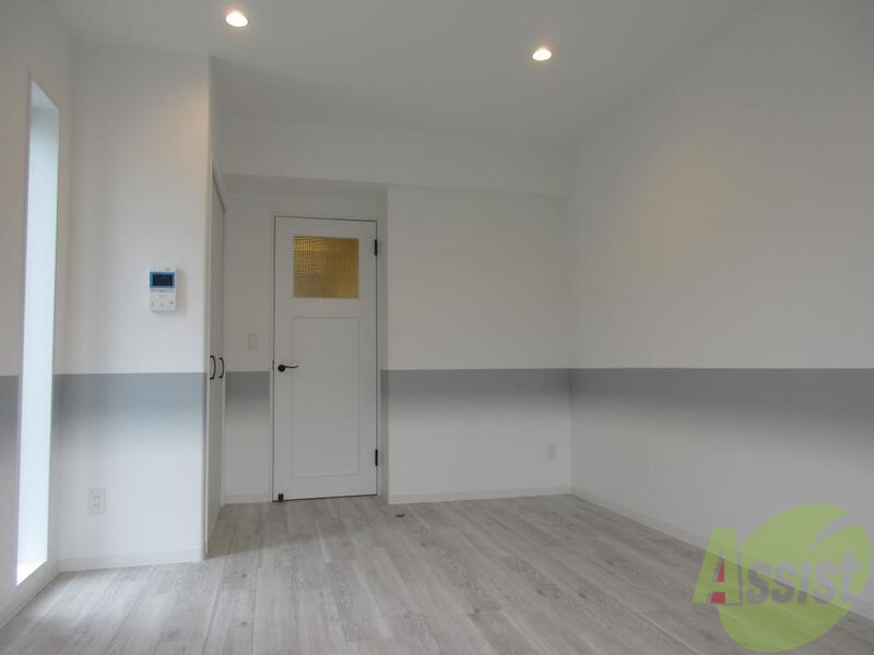その他部屋・スペース　窓が大きく明るいお部屋となっております。