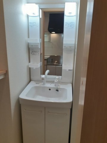 洗面設備　ゆったりとスペースのある洗面所