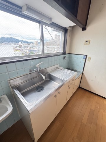 地下鉄海岸線 駒ケ林駅 徒歩10分 5階建 築56年のキッチン写真