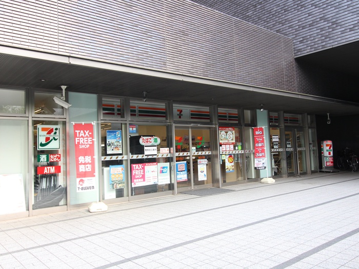 コンビニ　セブンイレブン（コンビニ）まで240m