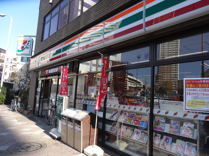 コンビニ　セブンイレブン西巣鴨駅前店（コンビニ）まで305m