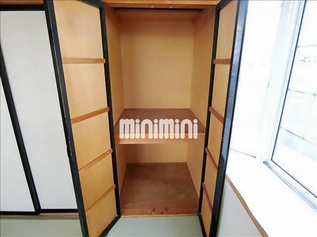 収納　和室には全部で３つの押入れがあります。