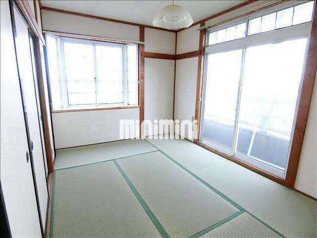 その他部屋・スペース　角部屋で窓が多く、明るい和室です。