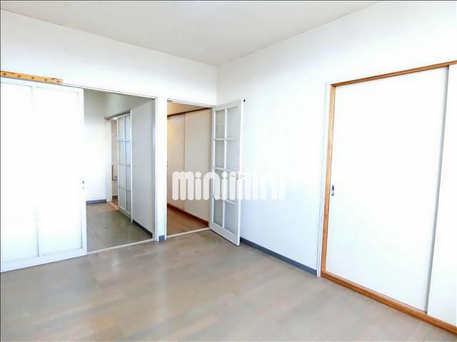 居室・リビング　南向きで日当りの良いお部屋です。