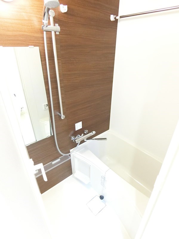 バス・シャワールーム　ゆとりあるバスルームはトイレと別にしました