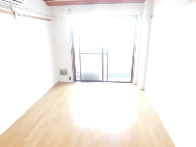 飛鳥井ビルの居間写真