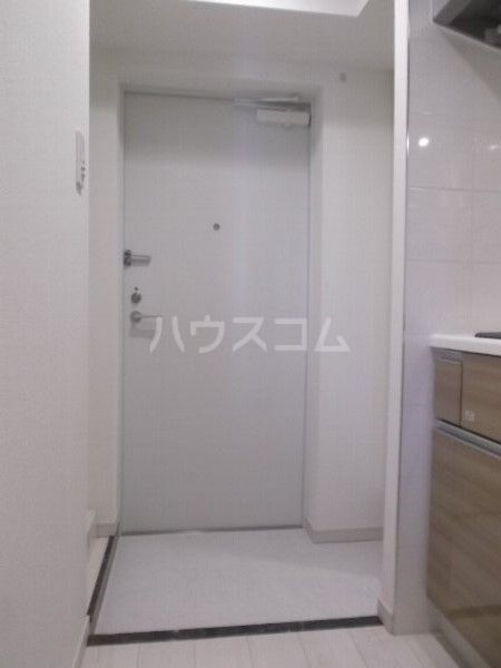 ライジングプレイス綾瀬三番館の玄関写真