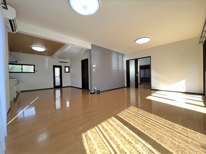西宿3丁目 戸建ての居間写真