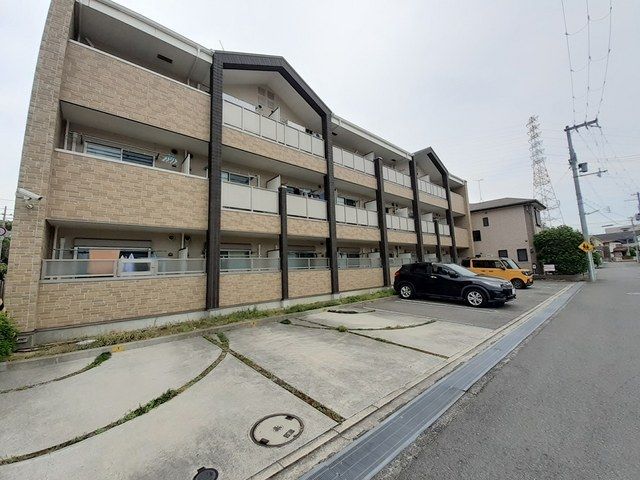 地下鉄御堂筋線 北花田駅 徒歩17分 3階建 築17年の玄関写真
