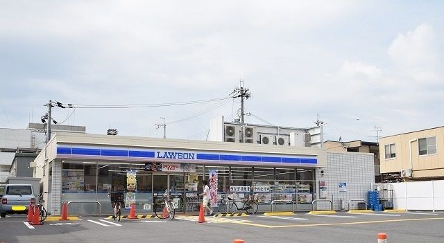 コンビニ　ローソン尼崎富松町一丁目店（コンビニ）まで200m