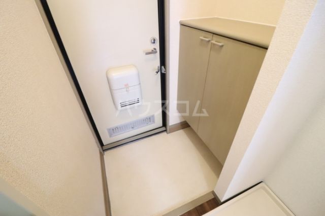 アローンヒルズの玄関写真