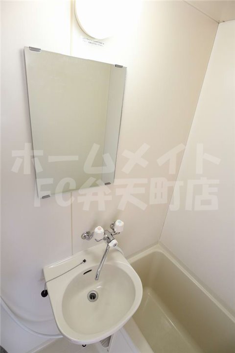 洗面設備　コンパクトで使いやすい洗面所